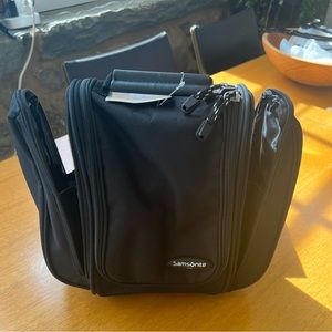 Vacation Sale ✈️🛳️🏖️ Samsonite Hanging Toiletry Kit- NWT - Black